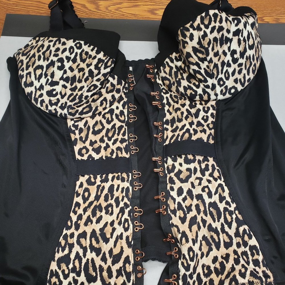 Very Sexy Cacique Demi Corset Black/Leopard 18/20